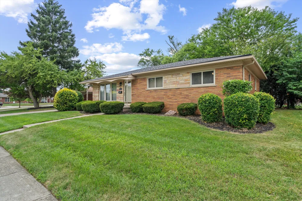 30906 Roycroft Street Livonia, MI 48154