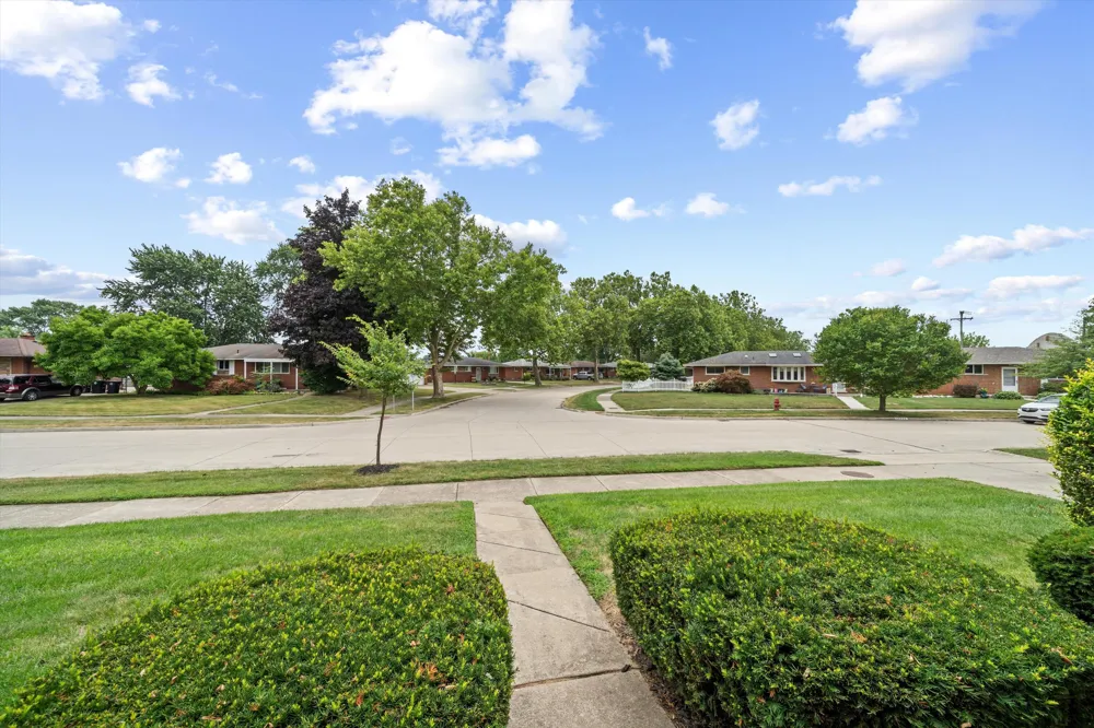 30906 Roycroft Street Livonia, MI 48154