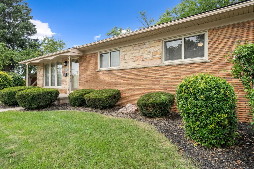 30906 Roycroft Street Livonia, MI 48154