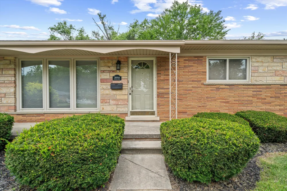 30906 Roycroft Street Livonia, MI 48154