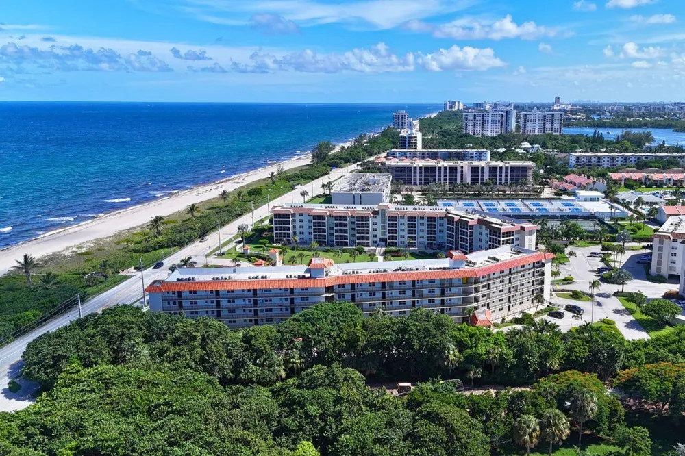 2871 OCEAN BOULEVARD #C205 Boca Raton, FL 33431