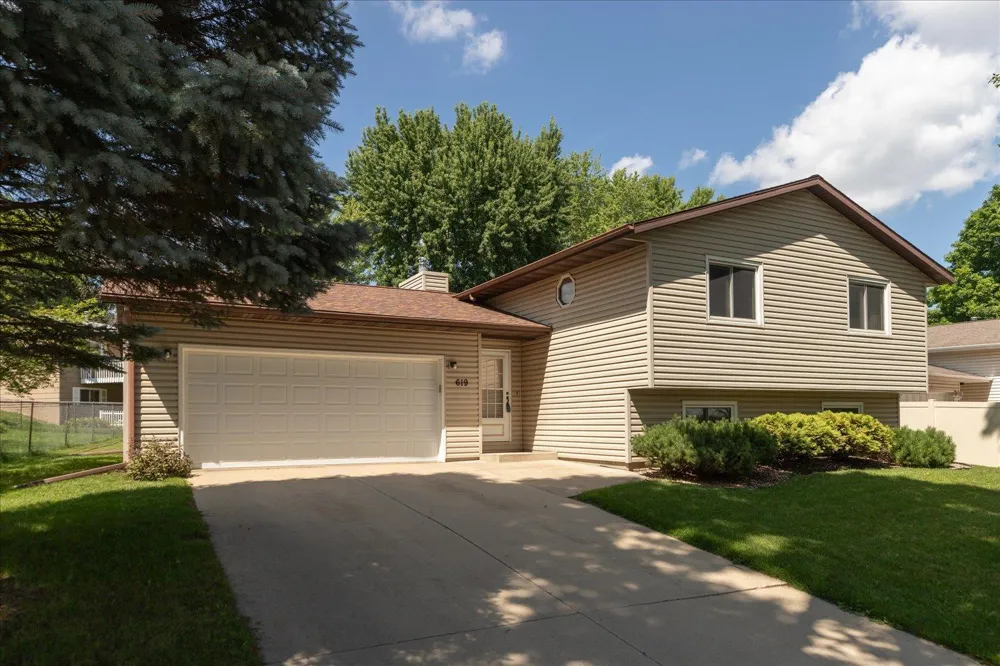 619 Chalet Drive NW Rochester, MN 55901