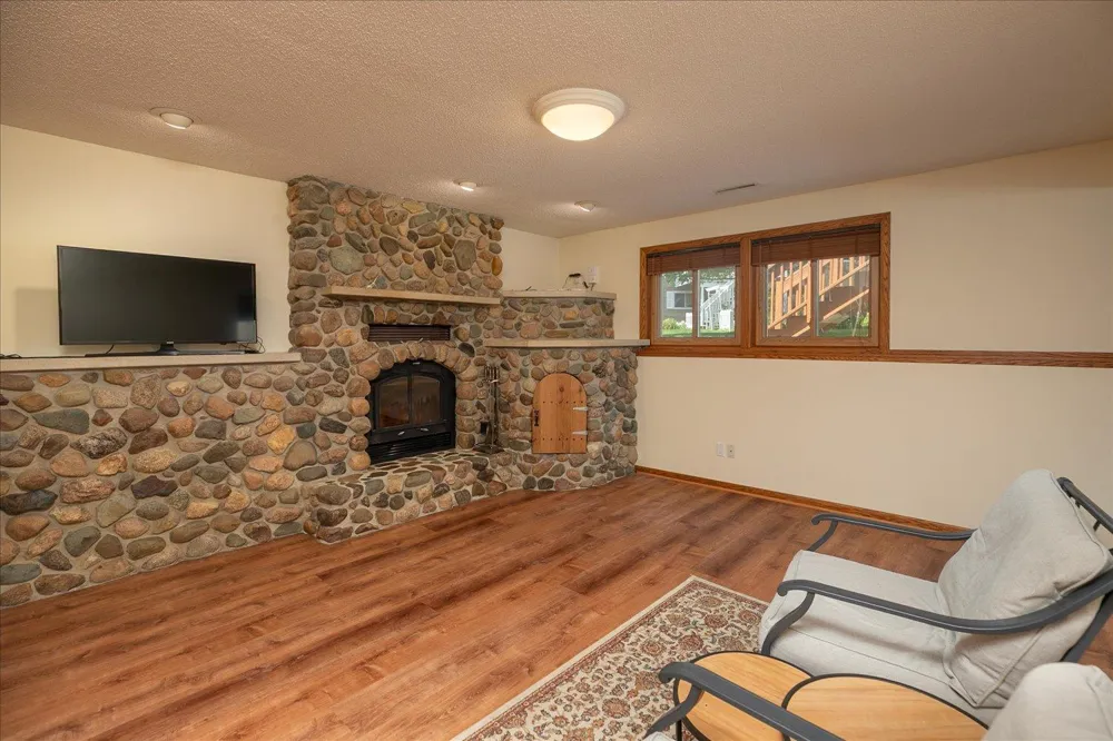 619 Chalet Drive NW Rochester, MN 55901