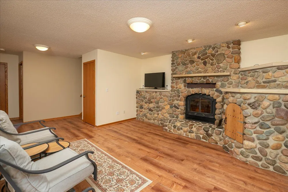 619 Chalet Drive NW Rochester, MN 55901