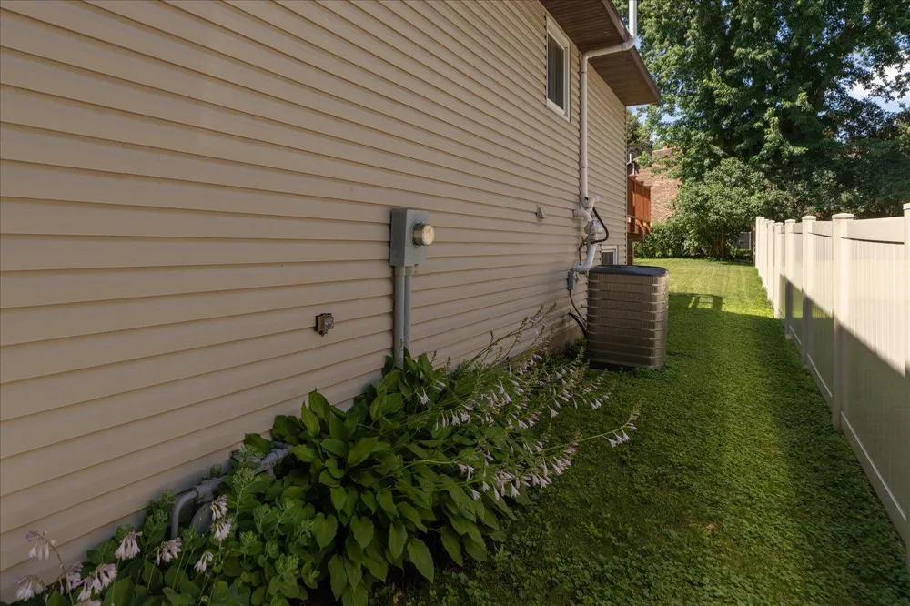 619 Chalet Drive NW Rochester, MN 55901