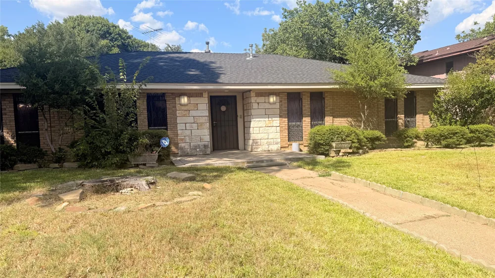 1917 Shady Glen Lane Dallas, TX 75232