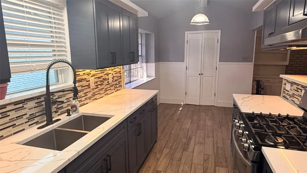 1917 Shady Glen Lane Dallas, TX 75232