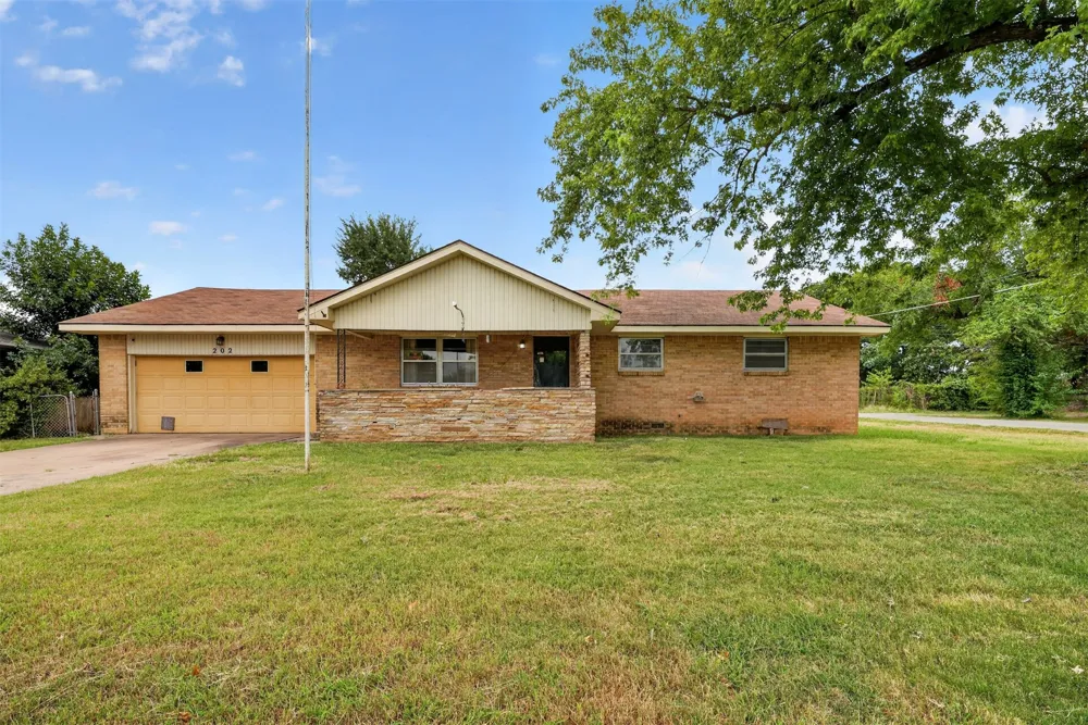 202 Bradley Place Bartlesville, OK 74006