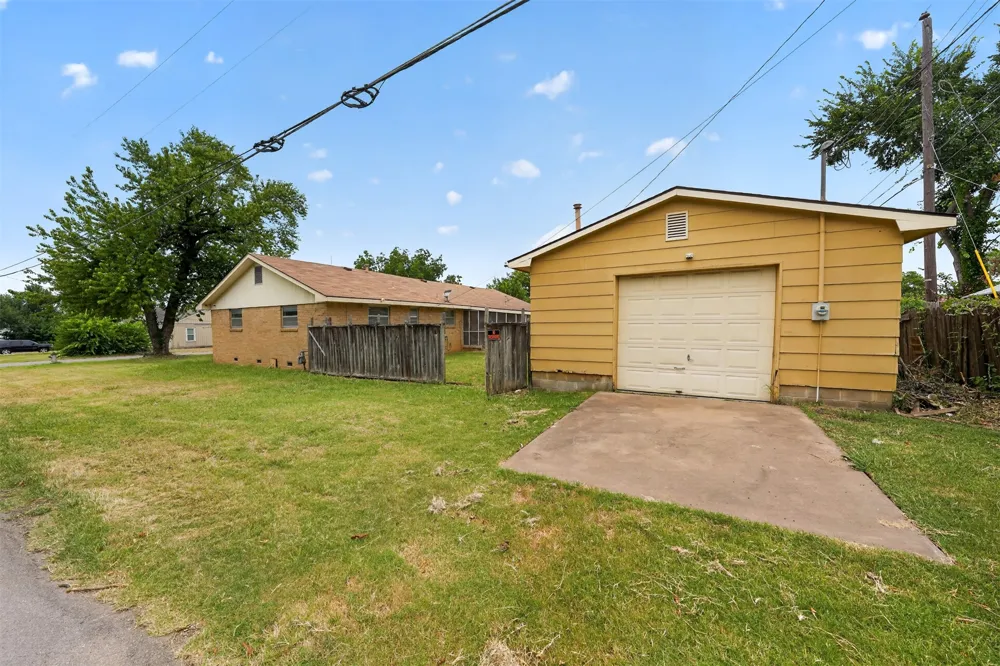 202 Bradley Place Bartlesville, OK 74006