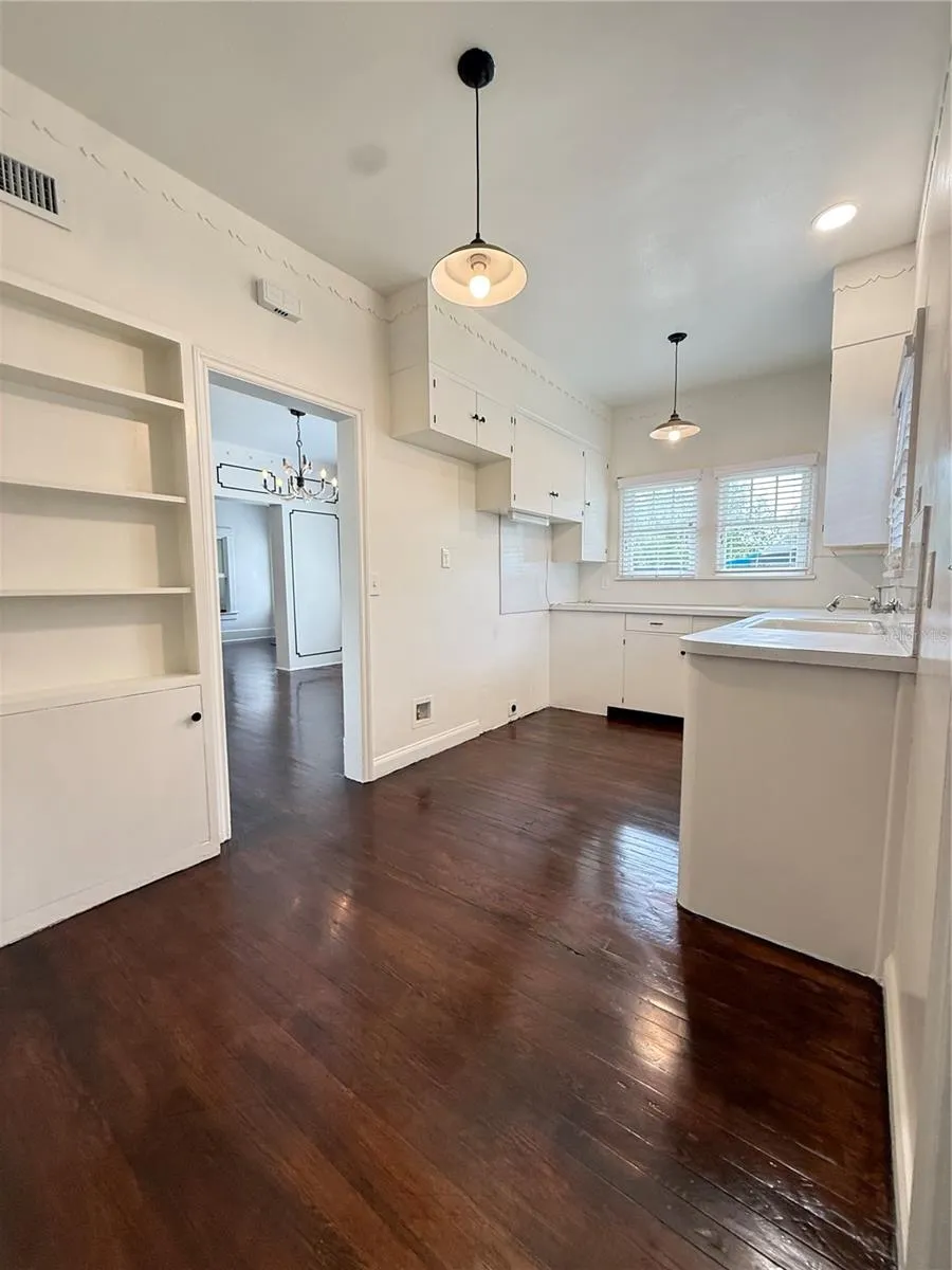 1903 CURRY FORD ROAD Orlando, FL 32806