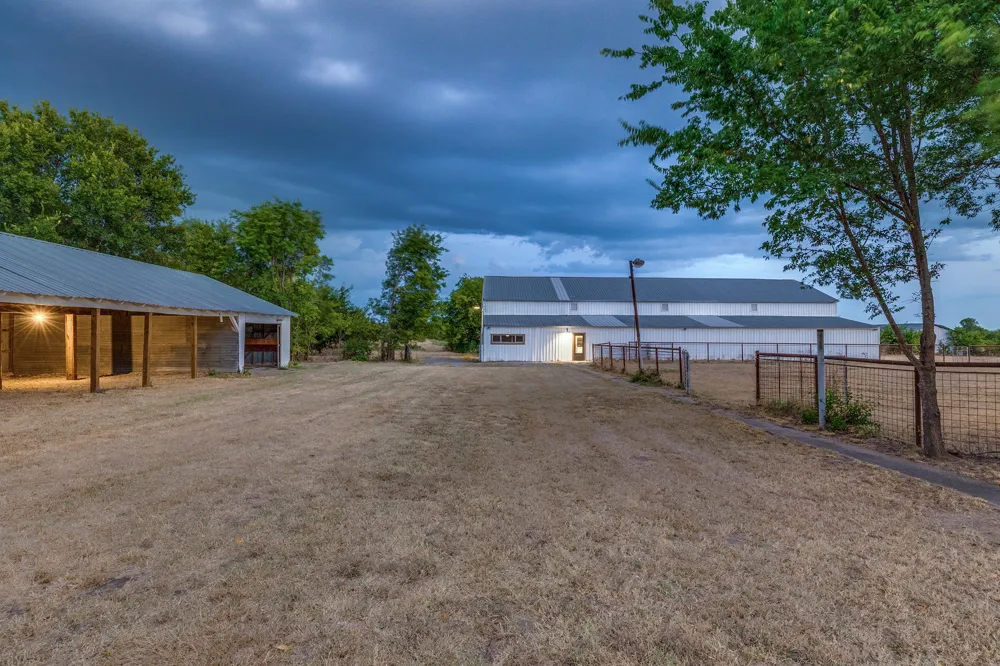 4104 VZ County Rd 3501 Wills Point, TX 75169