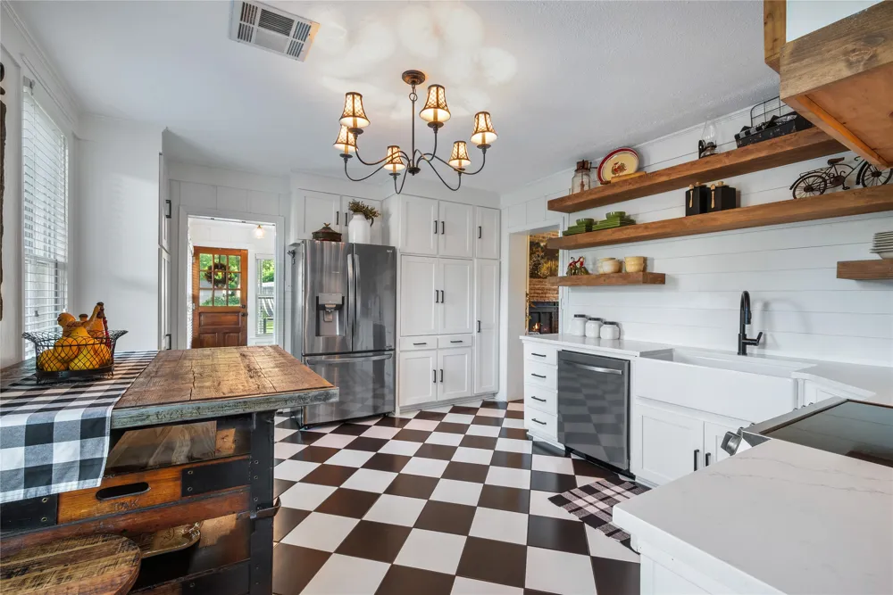 415 Avenue I Clifton, TX 76634