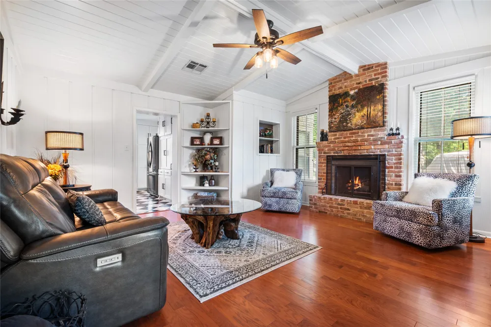415 Avenue I Clifton, TX 76634