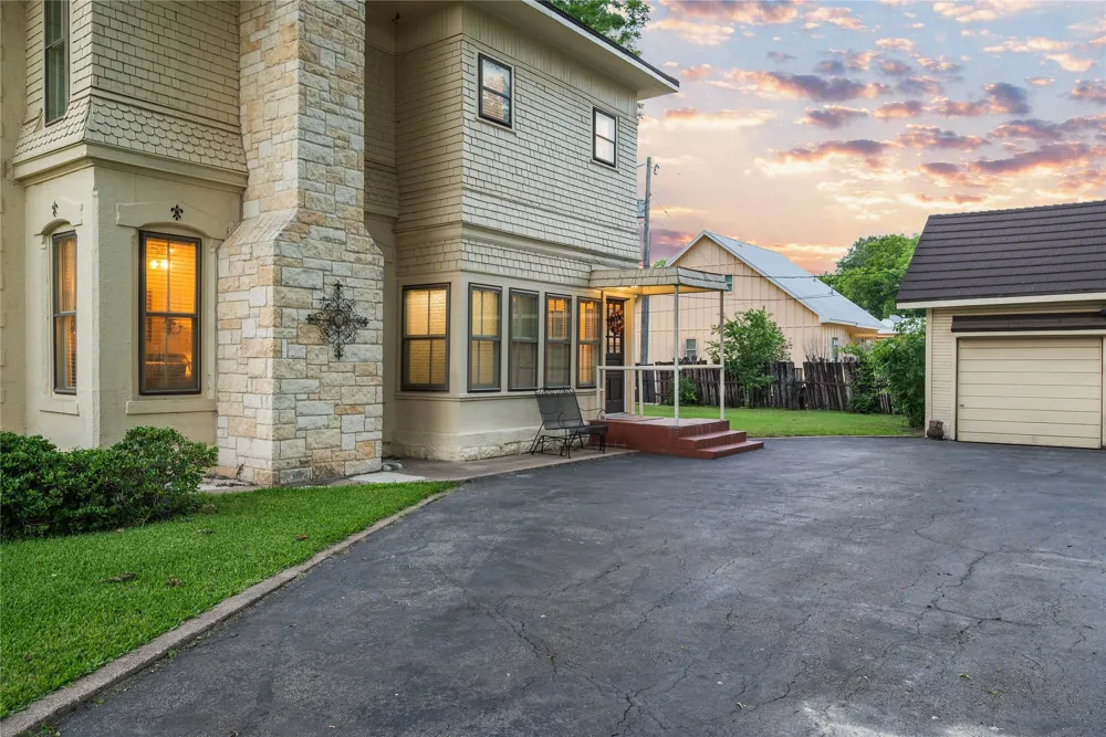 415 Avenue I Clifton, TX 76634
