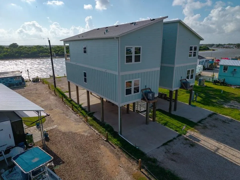438 Private Road 670 Matagorda, TX 77457