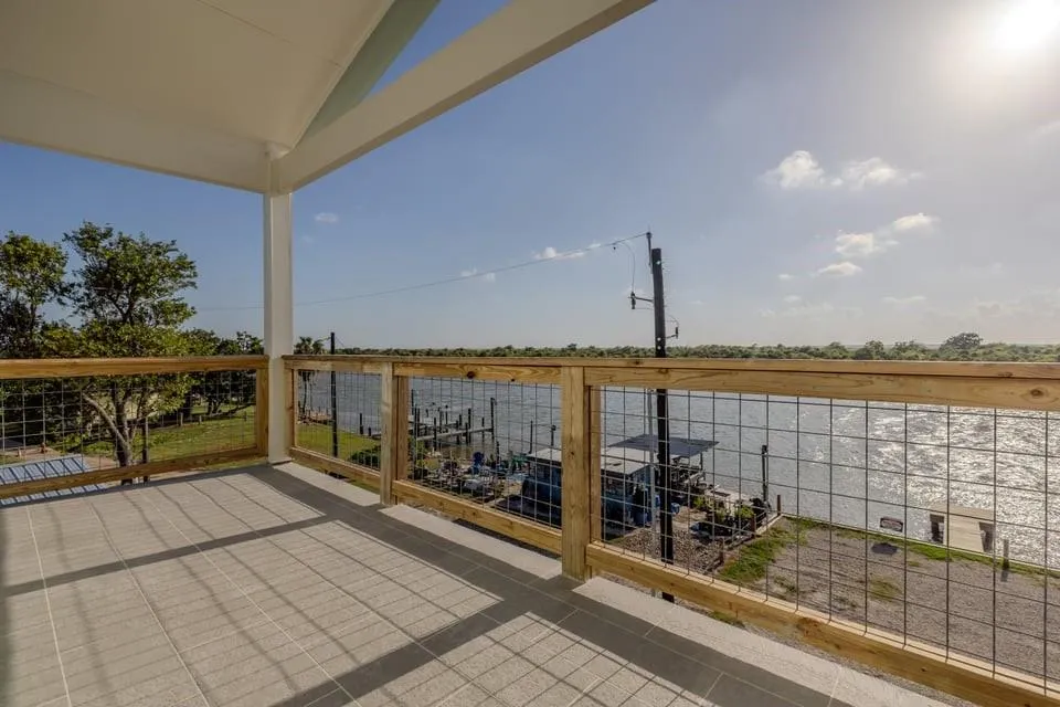 438 Private Road 670 Matagorda, TX 77457