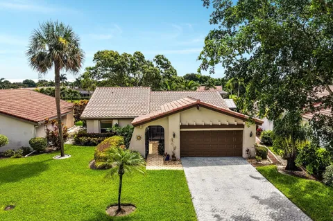 5569 Lakeview Mews Drive