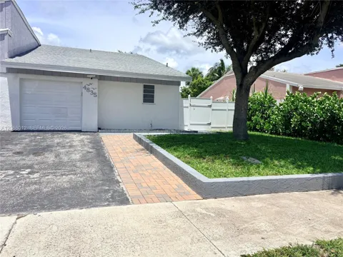 4835 NW 6th Ct