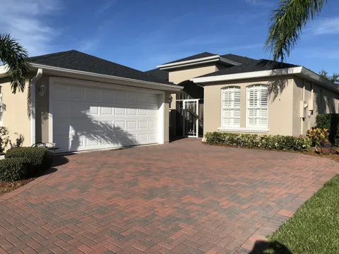 4292 Woodhall Circle
