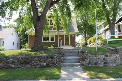 116 Grant Street S