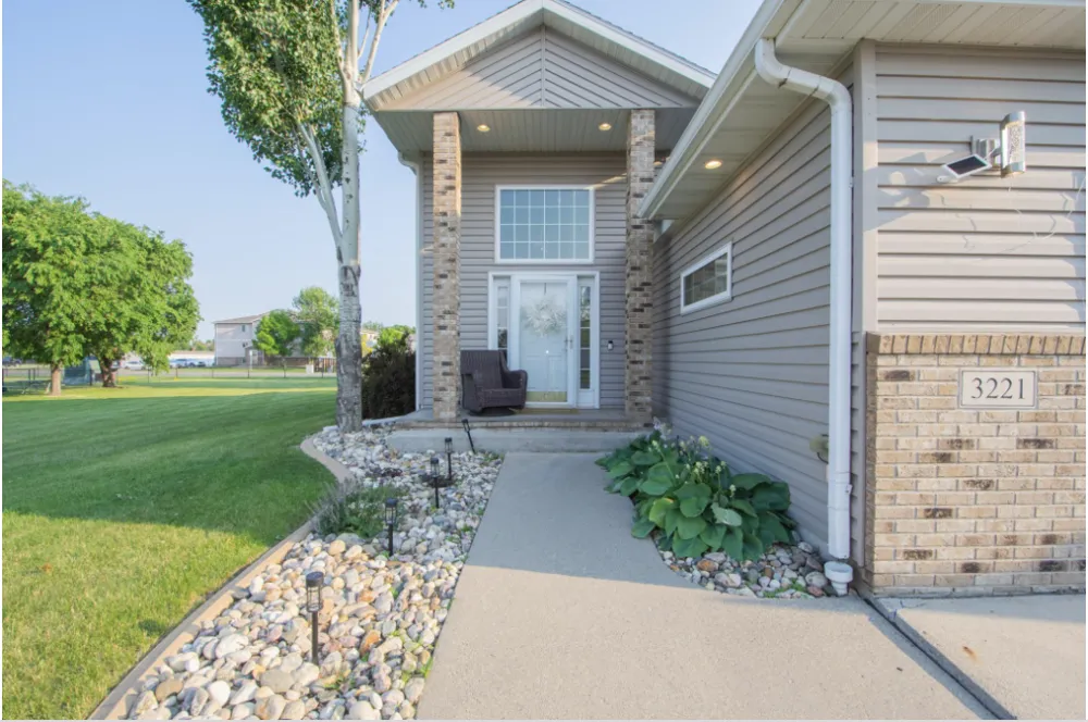 3221 11th Avenue S Moorhead, MN 56560