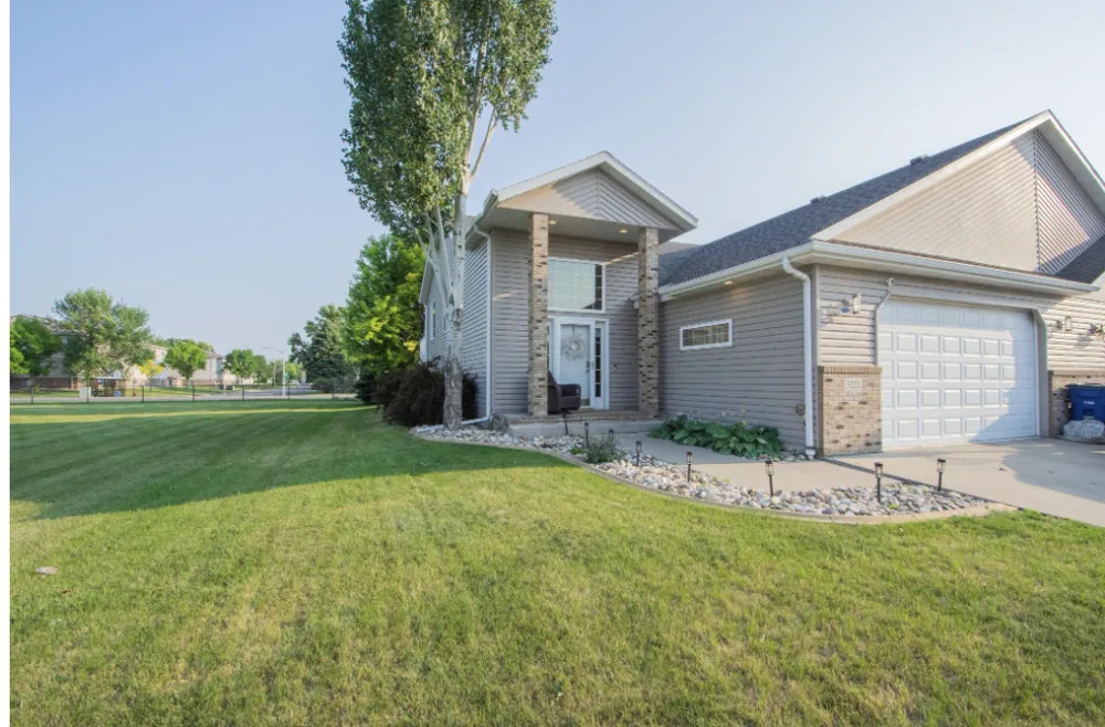3221 11th Avenue S Moorhead, MN 56560