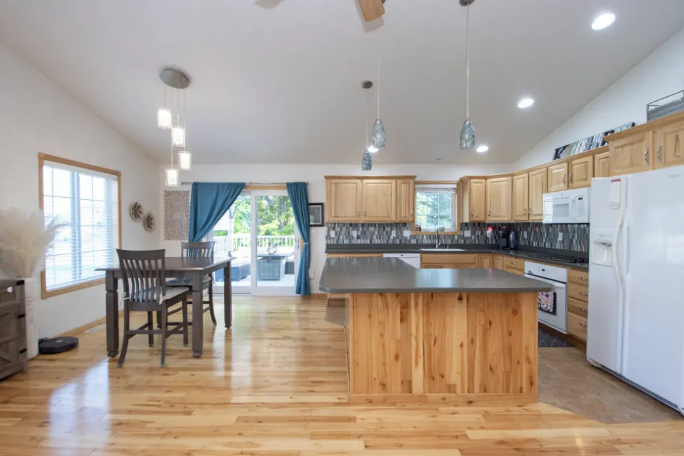 3221 11th Avenue S Moorhead, MN 56560