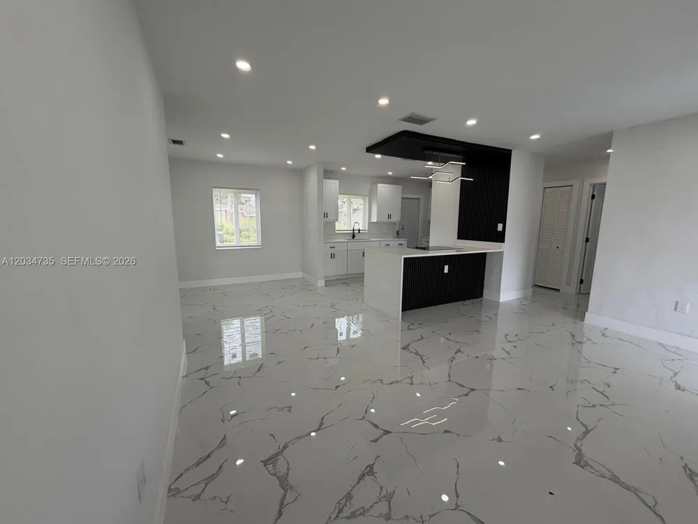 2800 NW 164th St Miami Gardens, FL 33054
