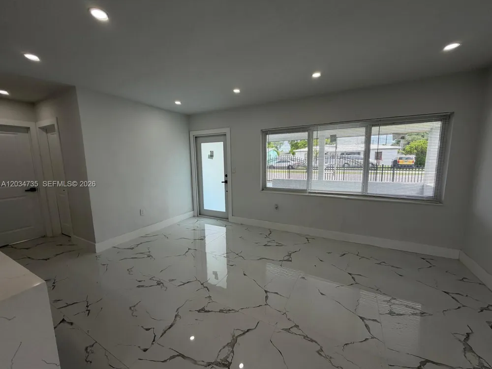 2800 NW 164th St Miami Gardens, FL 33054