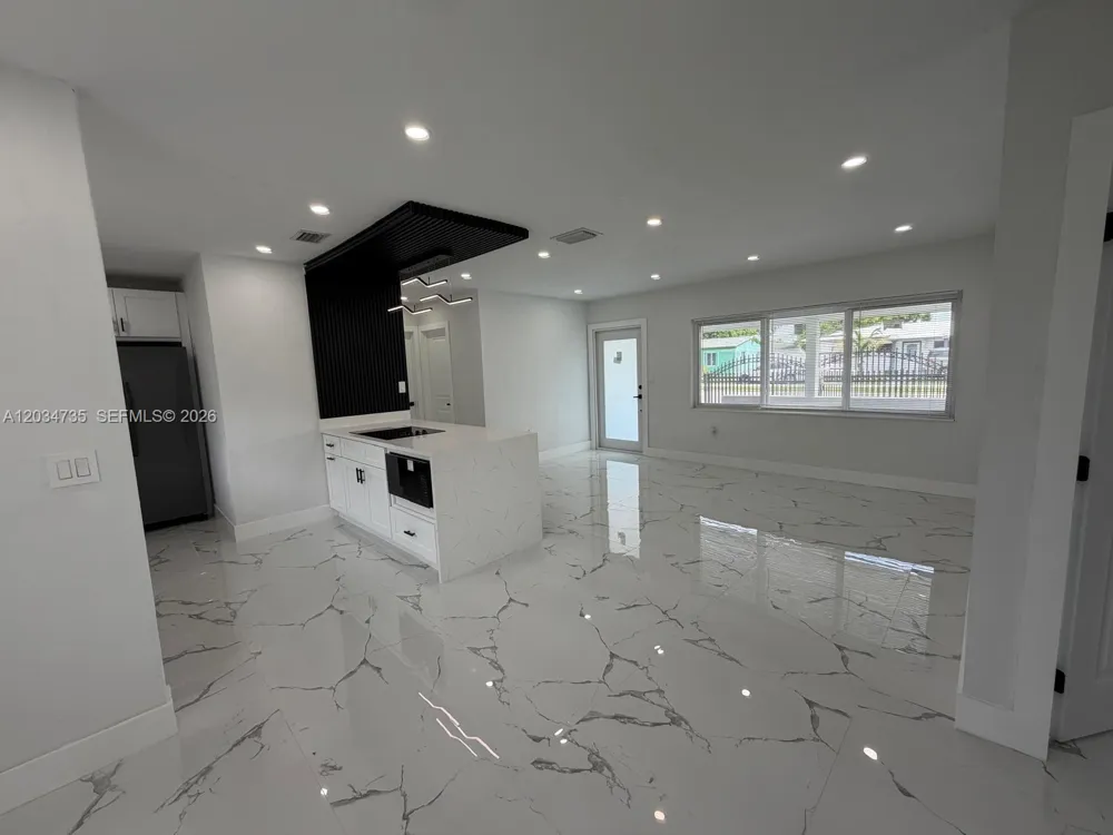 2800 NW 164th St Miami Gardens, FL 33054