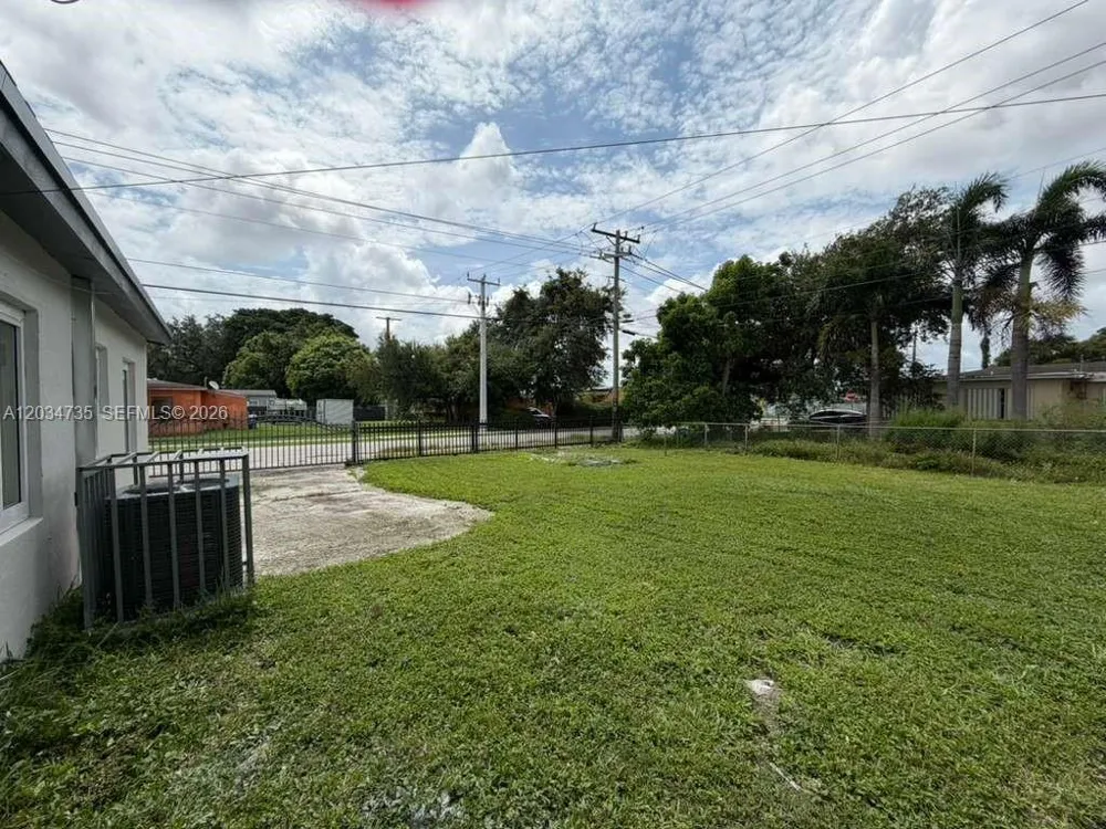 2800 NW 164th St Miami Gardens, FL 33054