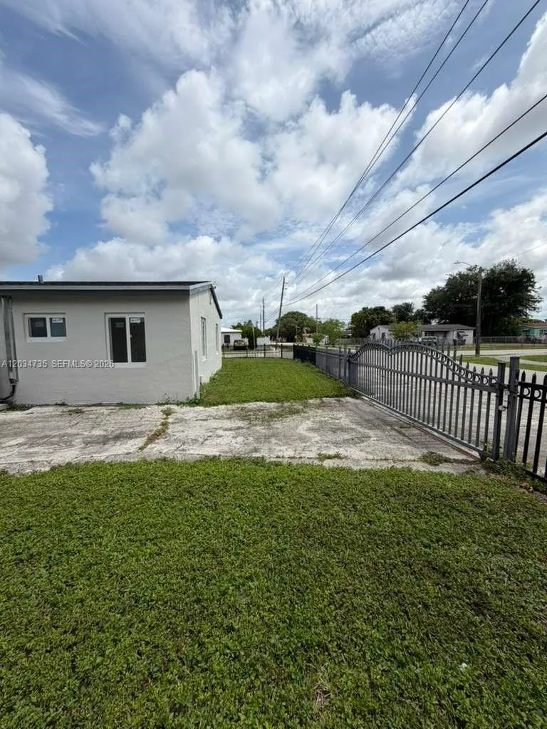 2800 NW 164th St Miami Gardens, FL 33054