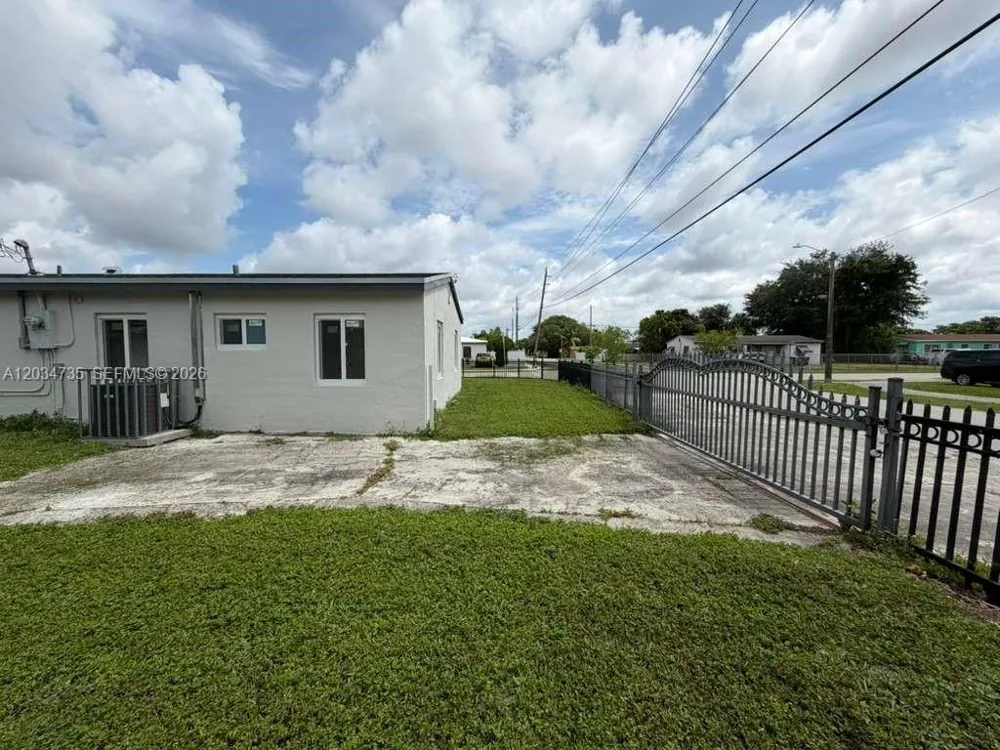 2800 NW 164th St Miami Gardens, FL 33054