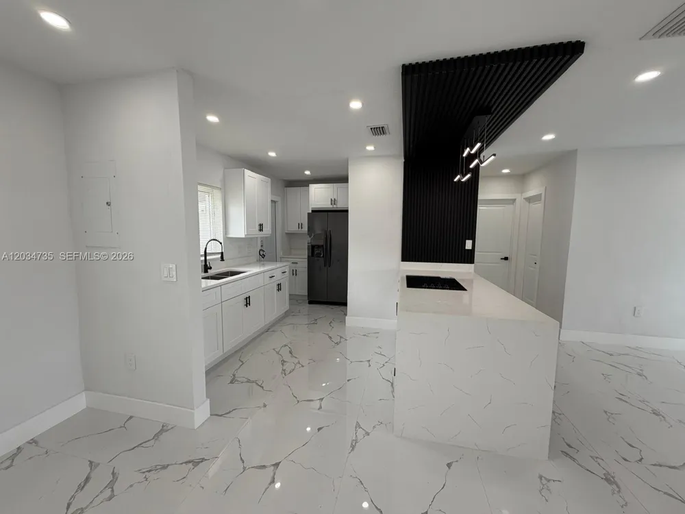 2800 NW 164th St Miami Gardens, FL 33054