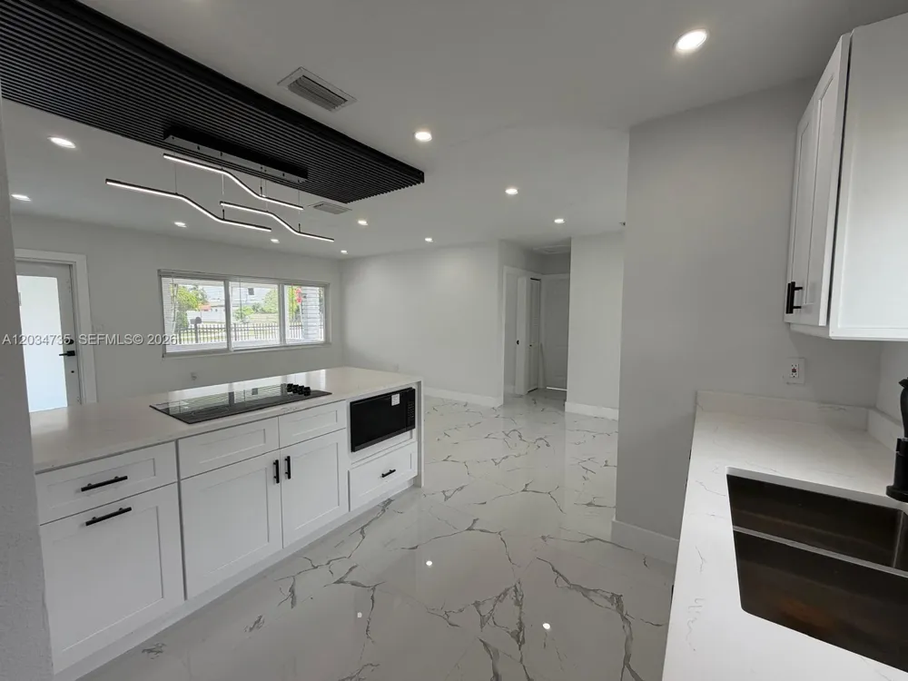 2800 NW 164th St Miami Gardens, FL 33054