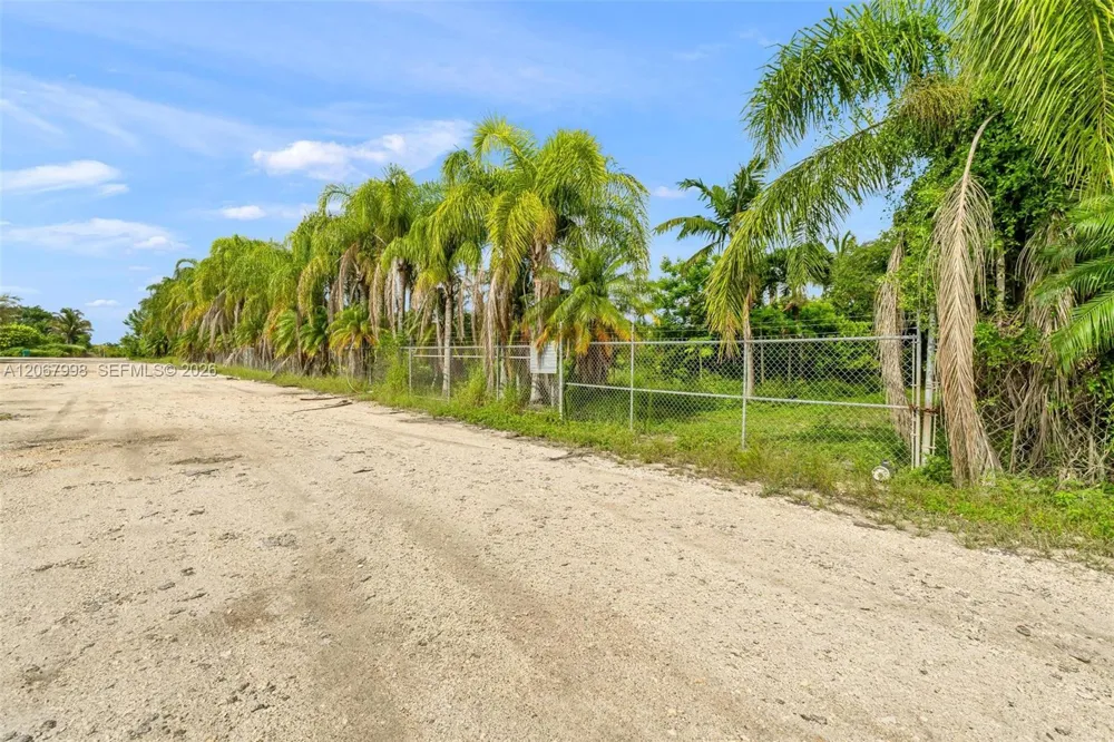 19901 200TH ST Miami, FL 33187