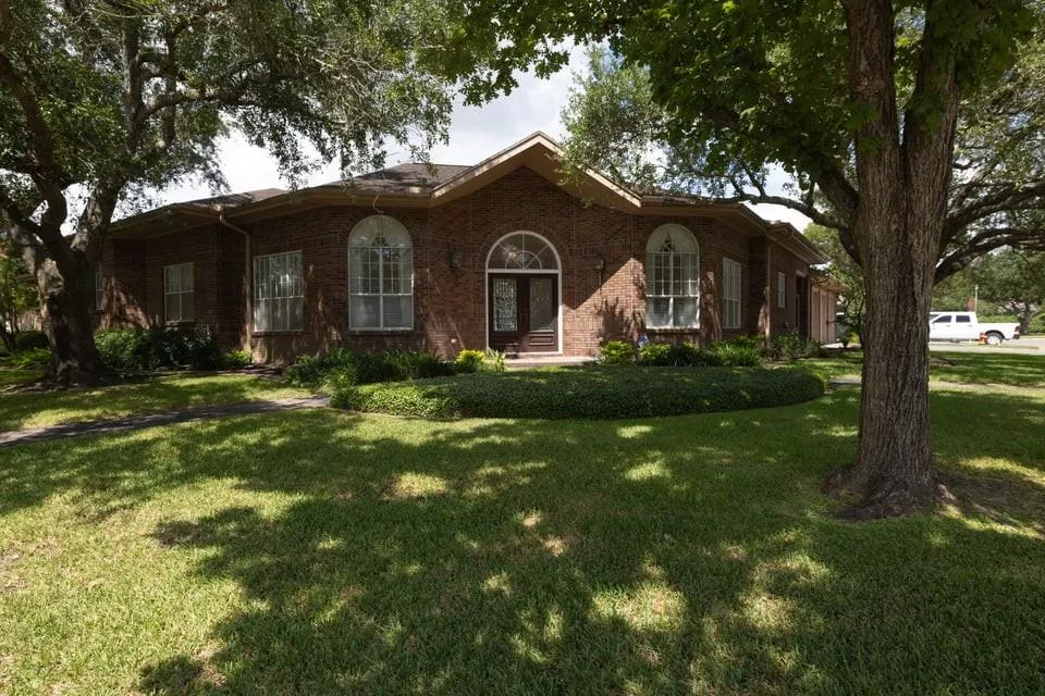 7 Stoney Brook Lane Bay City, TX 77414