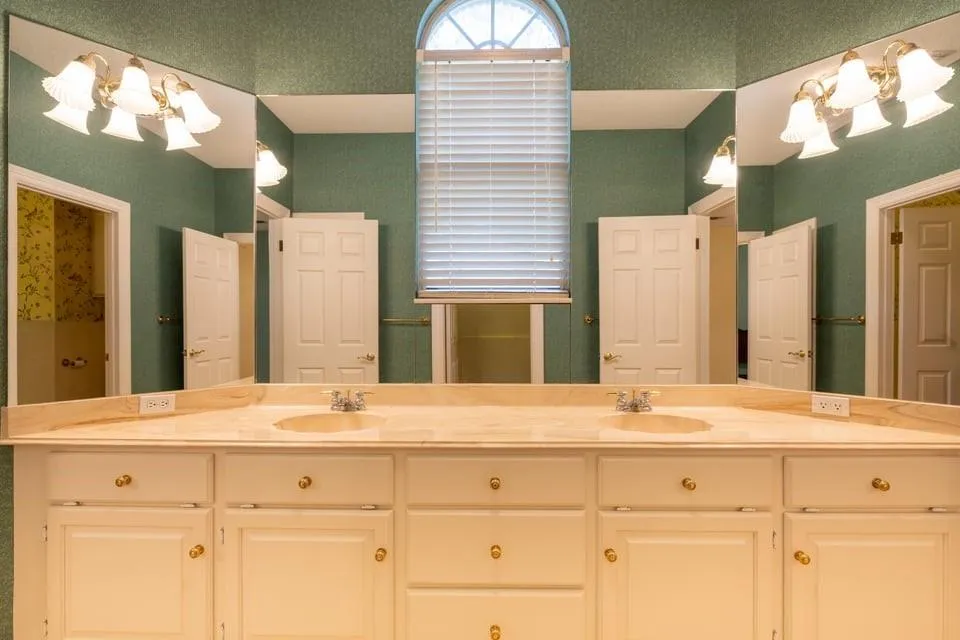 7 Stoney Brook Lane Bay City, TX 77414