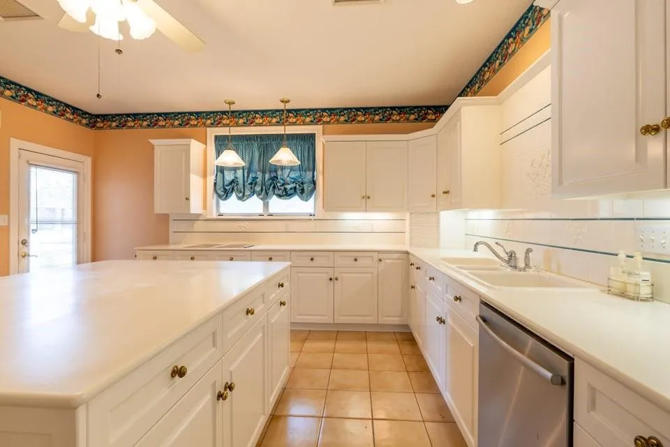 7 Stoney Brook Lane Bay City, TX 77414
