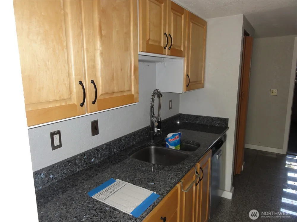 23511 102nd Avenue SE #D102 Kent, WA 98031