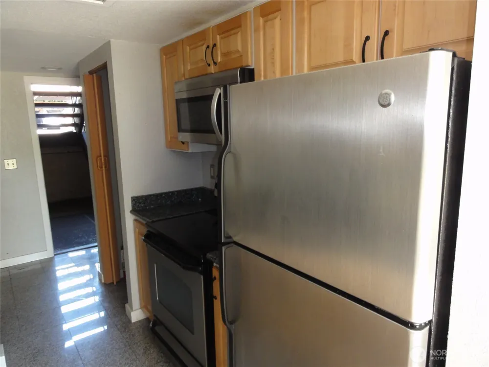 23511 102nd Avenue SE #D102 Kent, WA 98031