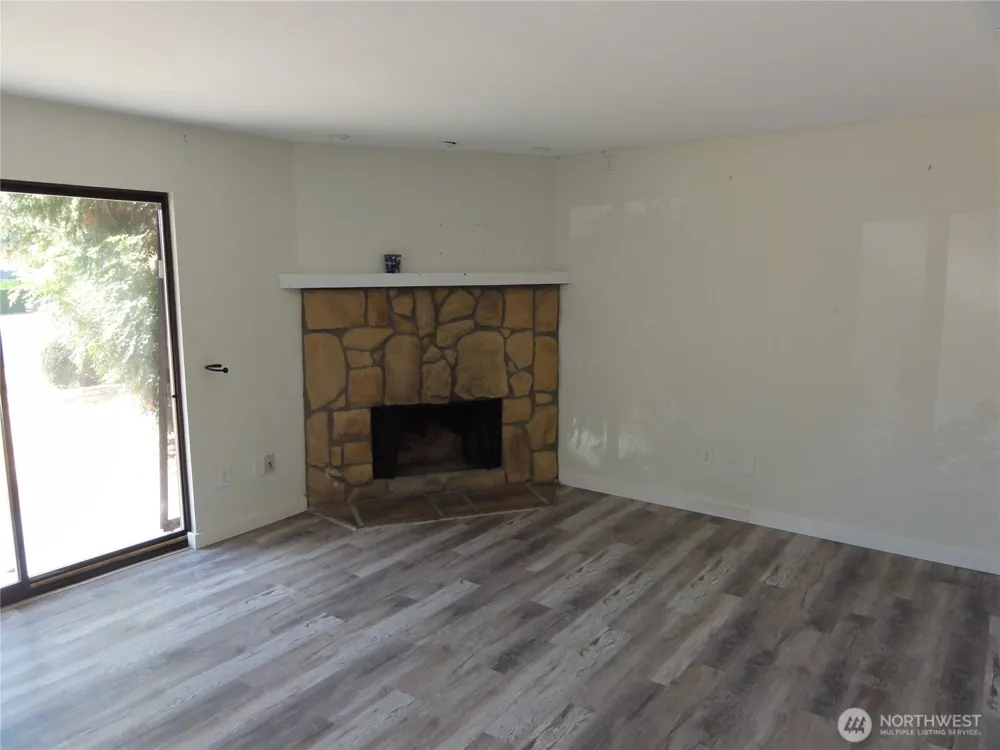 23511 102nd Avenue SE #D102 Kent, WA 98031