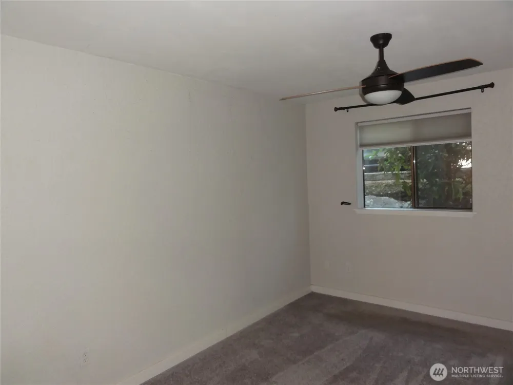 23511 102nd Avenue SE #D102 Kent, WA 98031