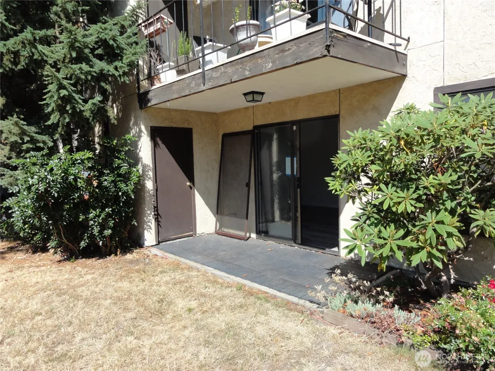 23511 102nd Avenue SE #D102 Kent, WA 98031