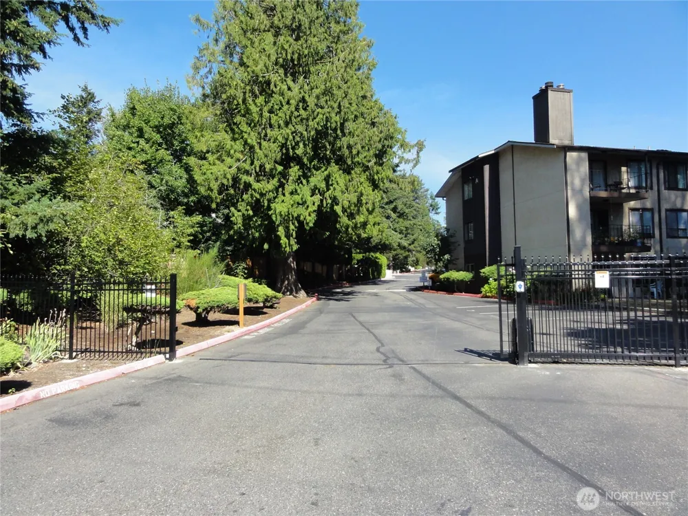 23511 102nd Avenue SE #D102 Kent, WA 98031