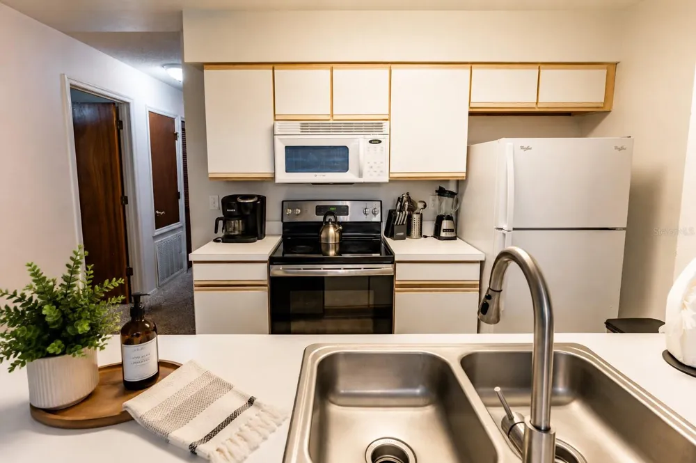2440 SWEETWATER CLUB CIRCLE #40 Kissimmee, FL 34746