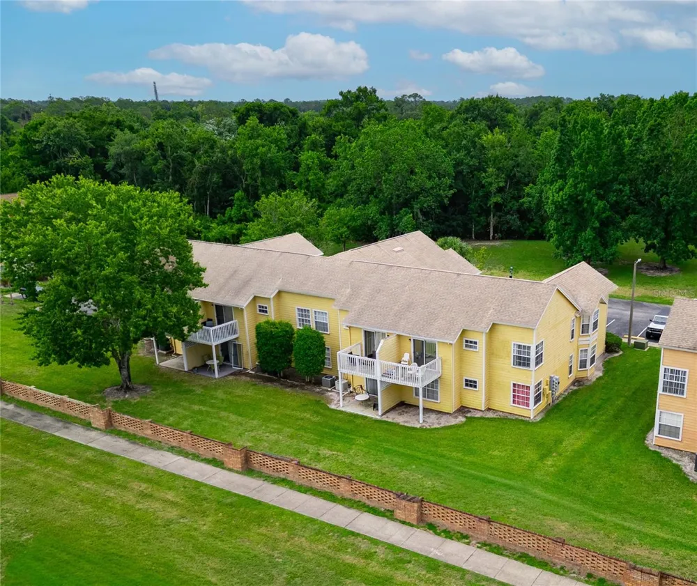 2440 SWEETWATER CLUB CIRCLE #40 Kissimmee, FL 34746