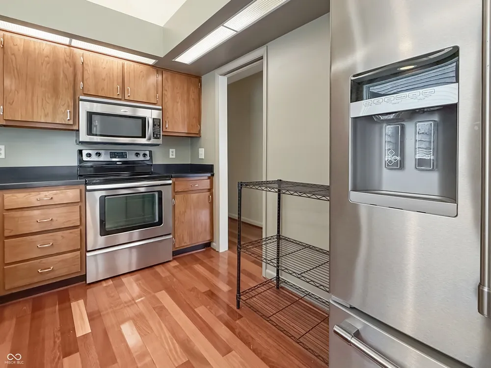 4692 Carya Square Columbus, IN 47201