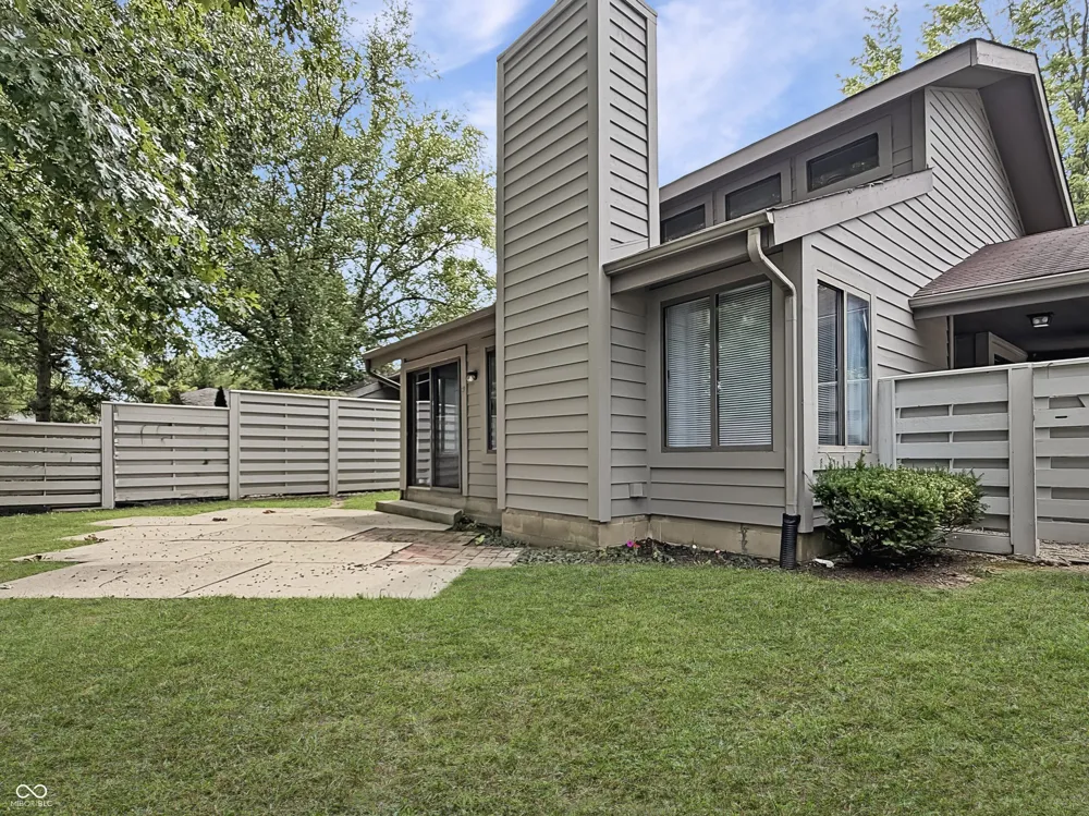 4692 Carya Square Columbus, IN 47201