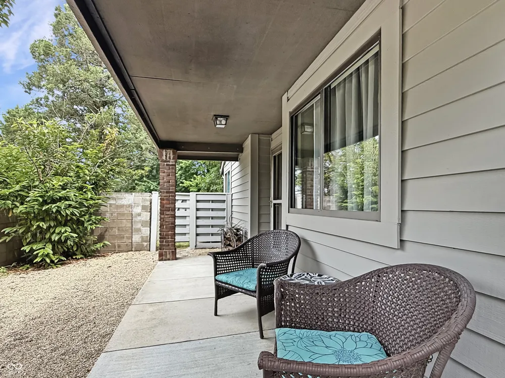 4692 Carya Square Columbus, IN 47201